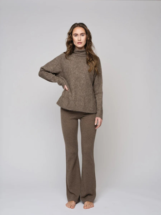 Bilde av ELLA & IL LUCA ALPACA SWEATER